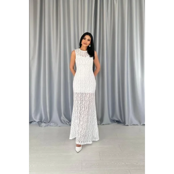 Beyaz Dantelli Kolsuz Elbise