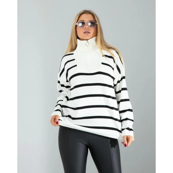 Beyaz Dik Yaka Çizgili Triko Kazak