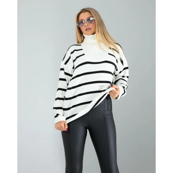 Beyaz Dik Yaka Çizgili Triko Kazak