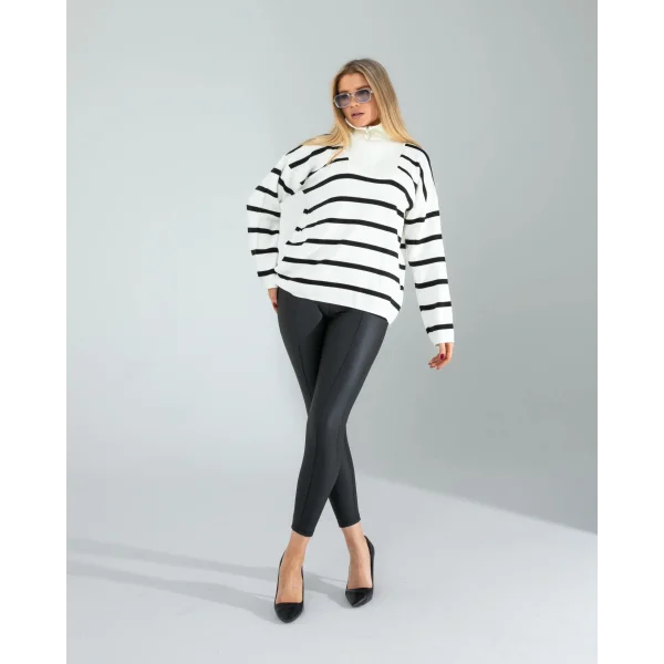 Beyaz Dik Yaka Çizgili Triko Kazak