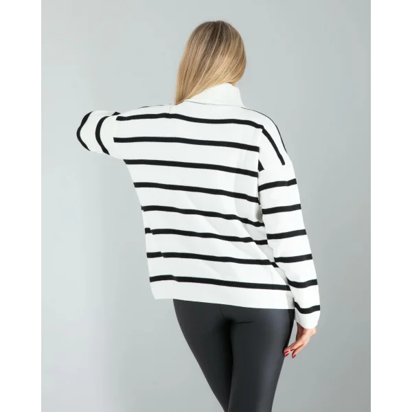 Beyaz Dik Yaka Çizgili Triko Kazak