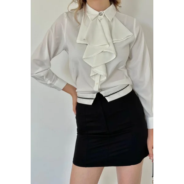 Beyaz Jesica Volanlı Taş Düğme Detaylı Gömlek