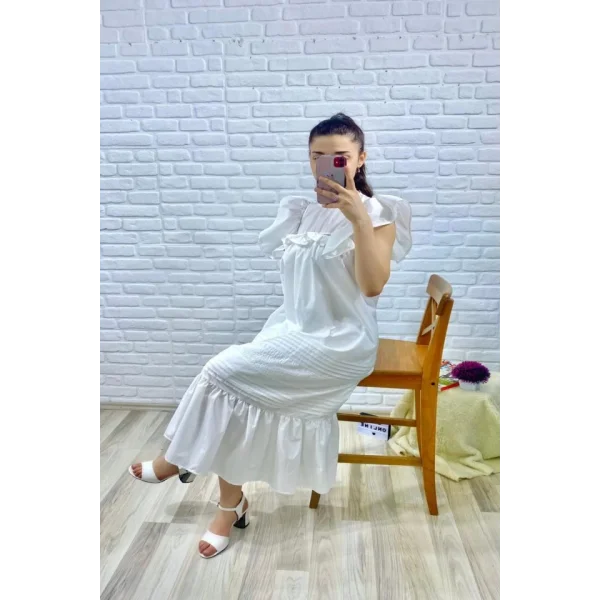 Beyaz Omuzu Fırfır Detaylı Ve Büzgülü Elbise