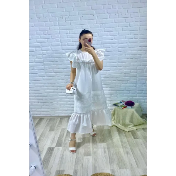 Beyaz Omuzu Fırfır Detaylı Ve Büzgülü Elbise