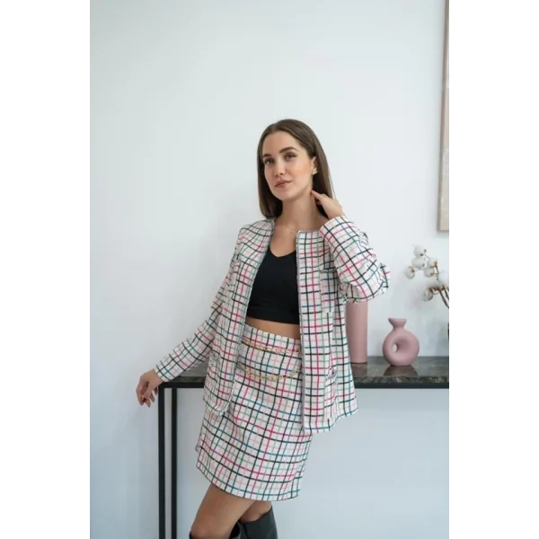 Beyaz Önü Açık Ceket Ve Eteği Zincirli Takım