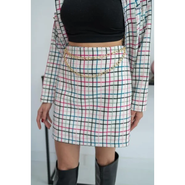 Beyaz Önü Açık Ceket Ve Eteği Zincirli Takım