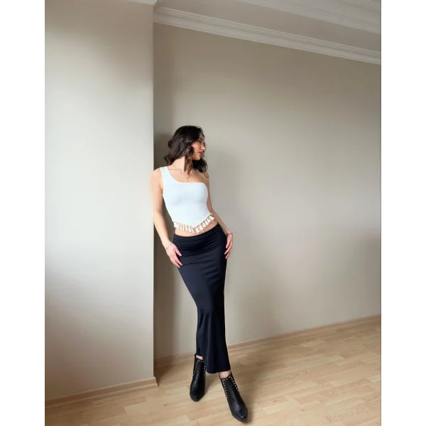 Beyaz Püskül Detay Bluz