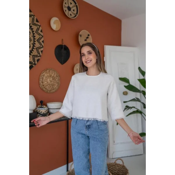 Beyaz Püskül Detaylı Bluz