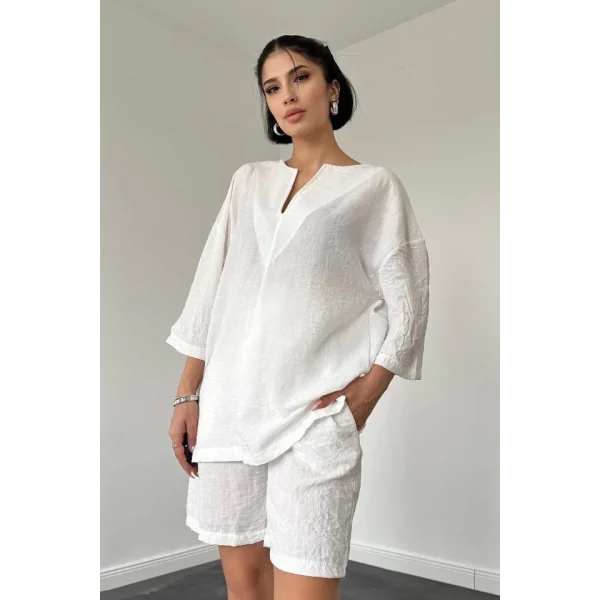 Beyaz Şort Ve Üst Takım