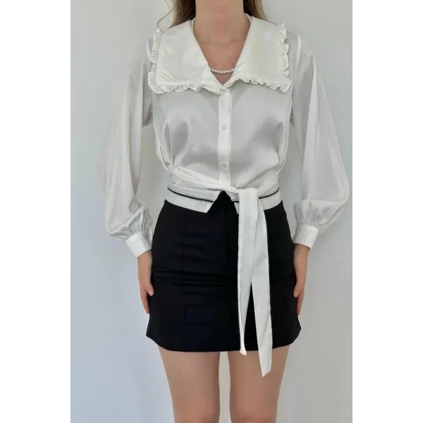 Beyaz Yakası Fırfırlı Kuşaklı Saten Gömlek