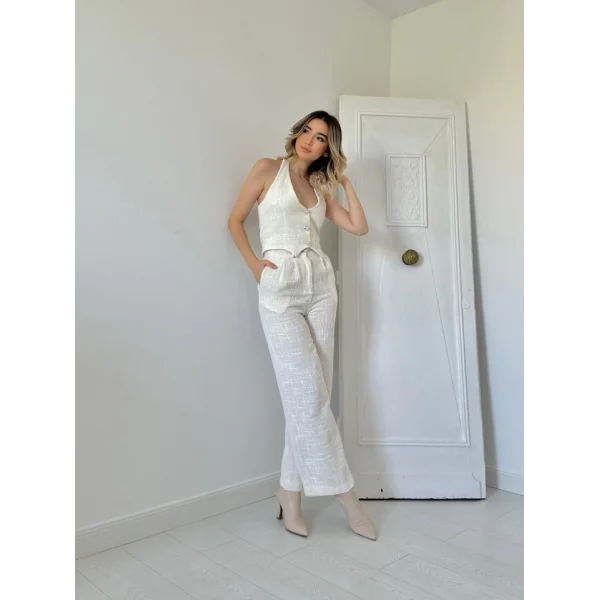 Beyaz Yelek Ve Pantolon Takım