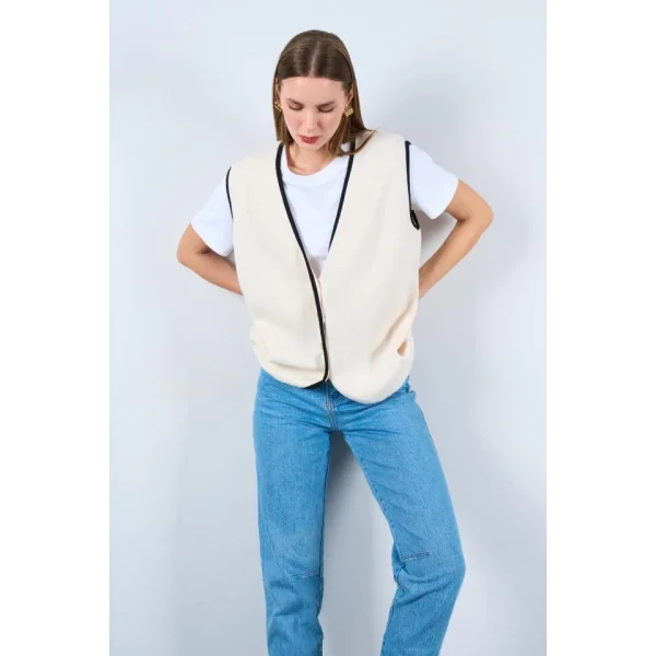 Biyeli 4 Düğmeli Düz Yelek  KremSiyah