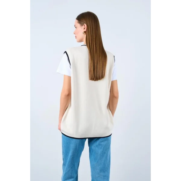 Biyeli 4 Düğmeli Düz Yelek  KremSiyah