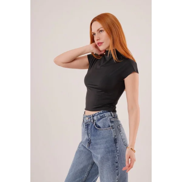 Boğazlı Parlak Kumaş Siyah Crop