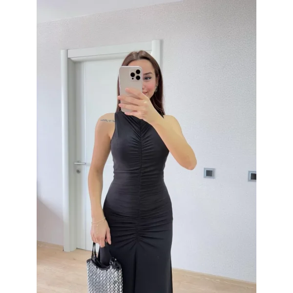 Bürümcük Kumaşlı İçi Astarlı Üzgülü Kolsuz Büzgülü Uzun Elbise - Siyah