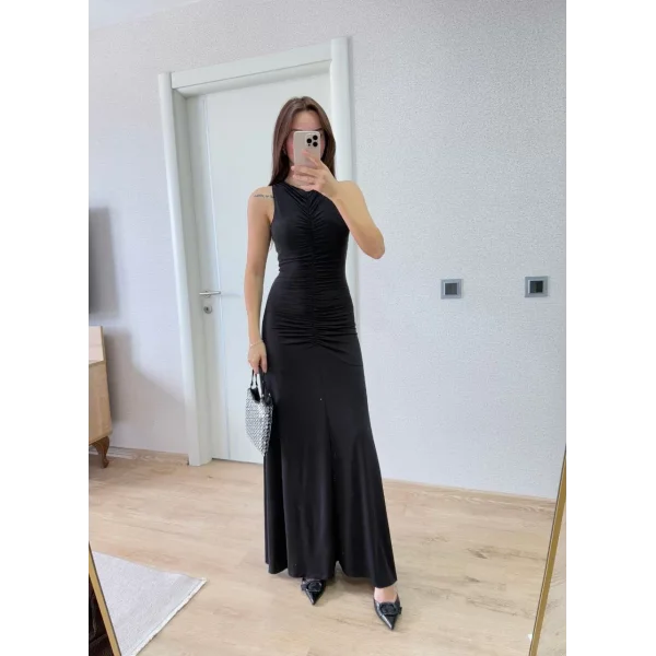 Bürümcük Kumaşlı İçi Astarlı Üzgülü Kolsuz Büzgülü Uzun Elbise - Siyah