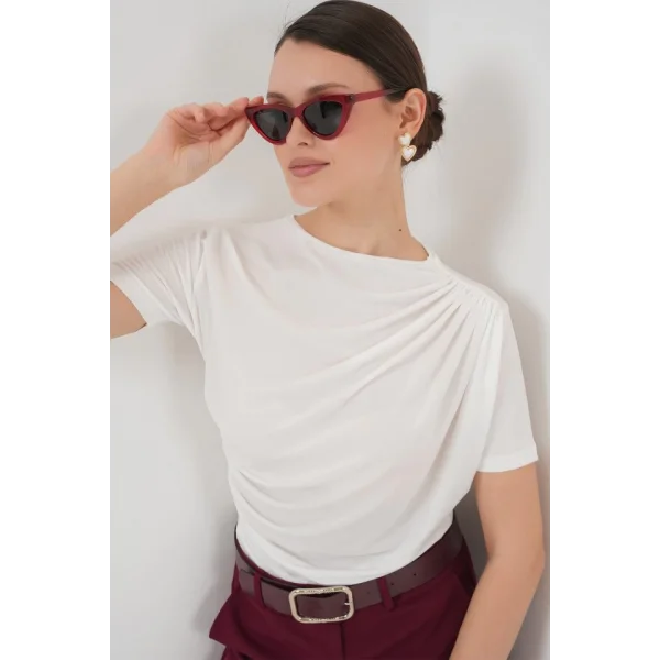 Büzgü Detaylı Kısa Kol Sandy Bluz 945  Beyaz