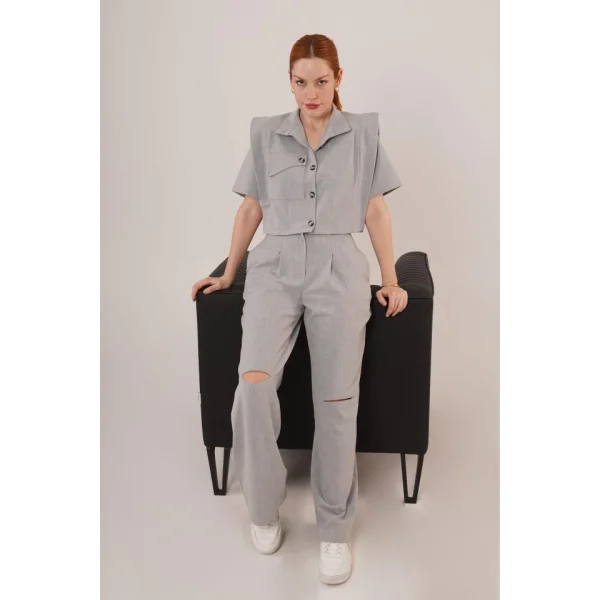 Cepli Düğmeli Bluz Ve Diz Detaylı Pantolon Gri İkili Takım
