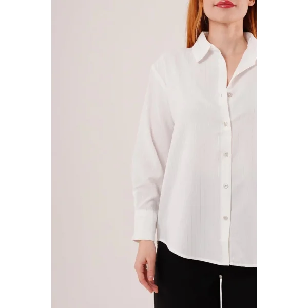 Çizgili Gold Düğmeli Beyaz Gömlek