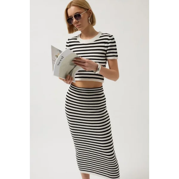 Çizgili Midi Dokulu Etek
