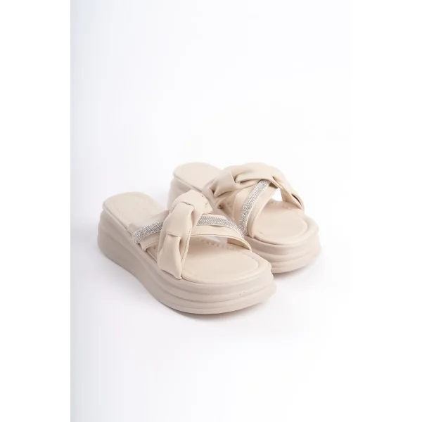 CLARA Düz Topuklu Kurdele Desenli Taşlı Kalın ve Ortopedik Taban Kadın Terlik  CKT - Krem