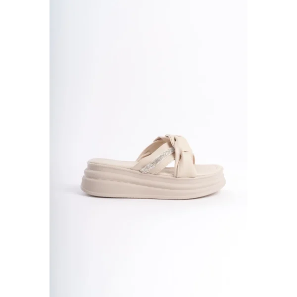 CLARA Düz Topuklu Kurdele Desenli Taşlı Kalın ve Ortopedik Taban Kadın Terlik  CKT - Krem