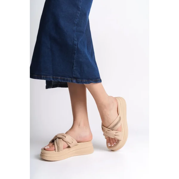 CLARA Düz Topuklu Kurdele Desenli Taşlı Kalın ve Ortopedik Taban Kadın Terlik  CTT - Ten