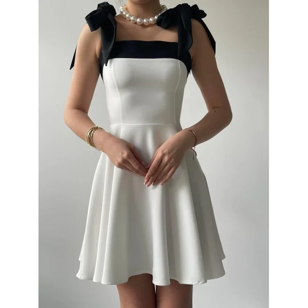 Cloche Omuzu Fiyonklu Elbise