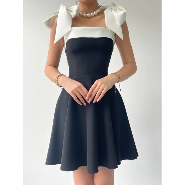 Cloche Omuzu Fiyonklu Elbise