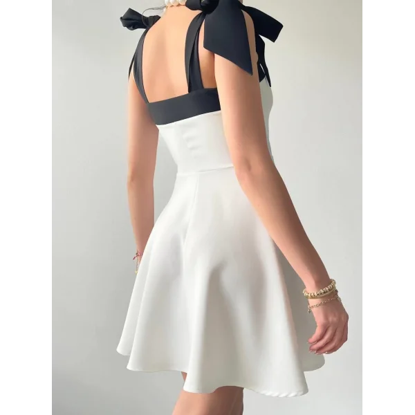 Cloche Omuzu Fiyonklu Elbise