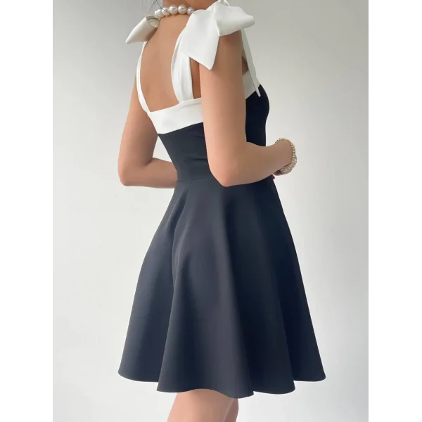 Cloche Omuzu Fiyonklu Elbise