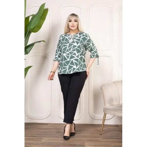 Desenli Püsküllü Viskon Bluz Bebe Yaka Kısa Kollu Big Size Rahat Kesim - Desenli