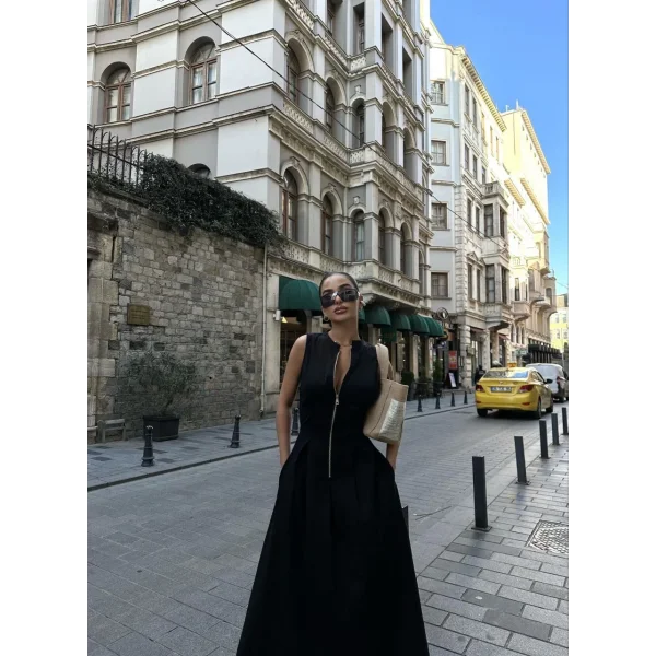 Dik Yuvarlak Yaka Önden Fermuarlı Sifir Kol Beli Oturtmalı Kolsuz Cepli Çan Etekli Uzun Elbise - Siyah