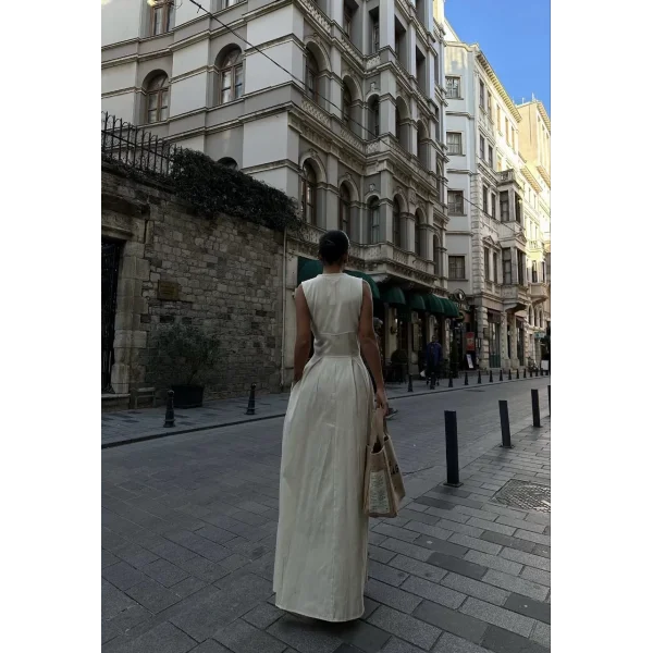 Dik Yuvarlak Yaka Önden Fermuarlı Sifir Kol Beli Oturtmalı Kolsuz Cepli Çan Etekli Uzun Elbise - Beyaz