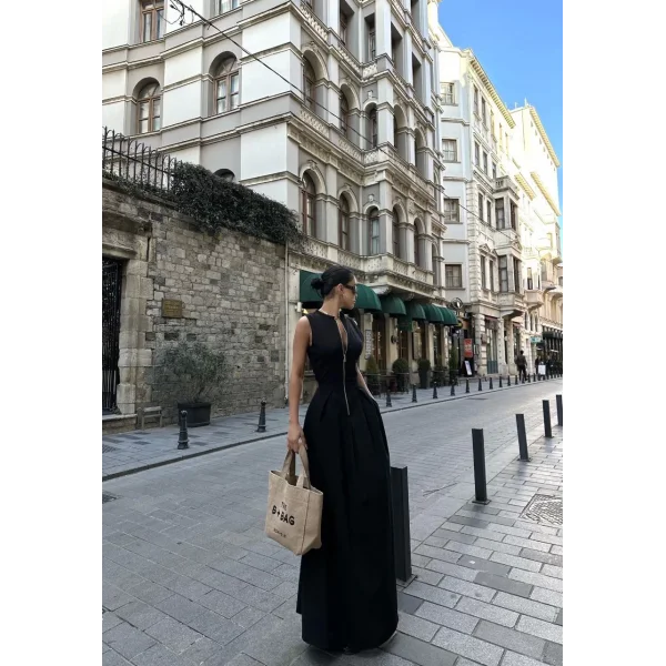 Dik Yuvarlak Yaka Önden Fermuarlı Sifir Kol Beli Oturtmalı Kolsuz Cepli Çan Etekli Uzun Elbise - Siyah