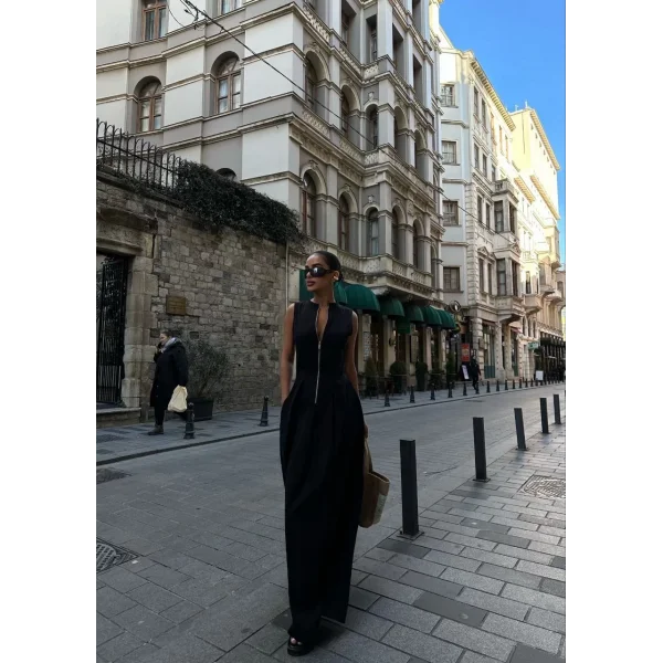 Dik Yuvarlak Yaka Önden Fermuarlı Sifir Kol Beli Oturtmalı Kolsuz Cepli Çan Etekli Uzun Elbise - Siyah