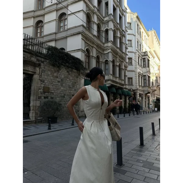 Dik Yuvarlak Yaka Önden Fermuarlı Sifir Kol Beli Oturtmalı Kolsuz Cepli Çan Etekli Uzun Elbise - Beyaz