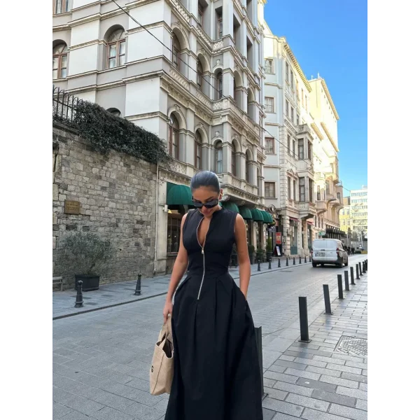 Dik Yuvarlak Yaka Önden Fermuarlı Sifir Kol Beli Oturtmalı Kolsuz Cepli Çan Etekli Uzun Elbise - Siyah