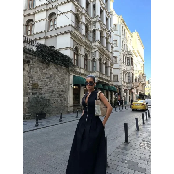 Dik Yuvarlak Yaka Önden Fermuarlı Sifir Kol Beli Oturtmalı Kolsuz Cepli Çan Etekli Uzun Elbise - Siyah