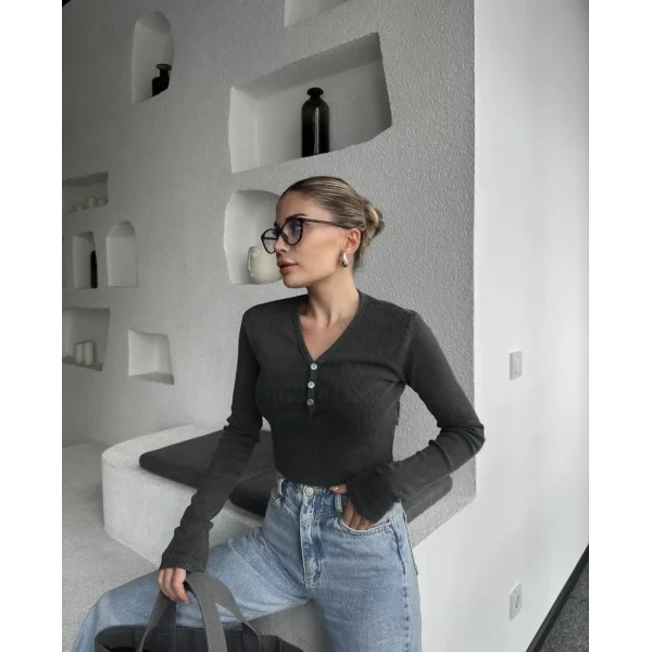 Düğme Detaylı Yıkamalı Crop