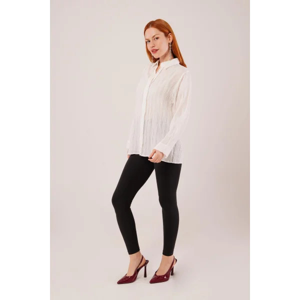 Düğmeli Ve Çizgi Detaylı Beyaz Gömlek