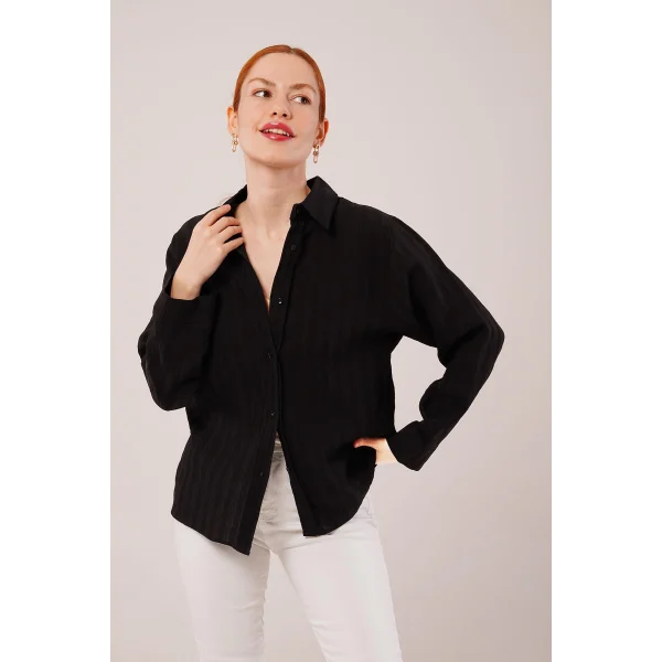 Düğmeli Ve Çizgi Detaylı iyah Gömlek