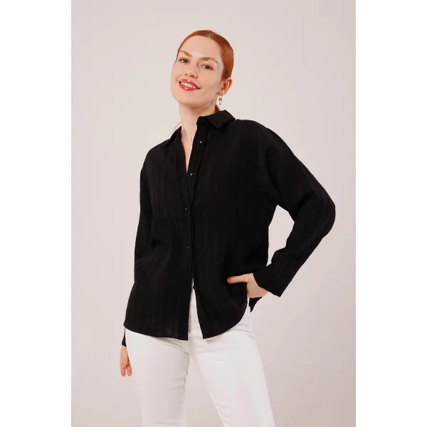 Düğmeli Ve Çizgi Detaylı iyah Gömlek