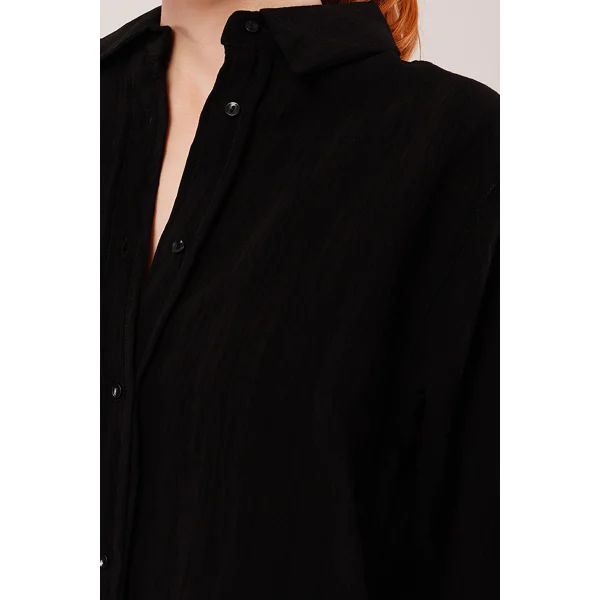 Düğmeli Ve Çizgi Detaylı iyah Gömlek