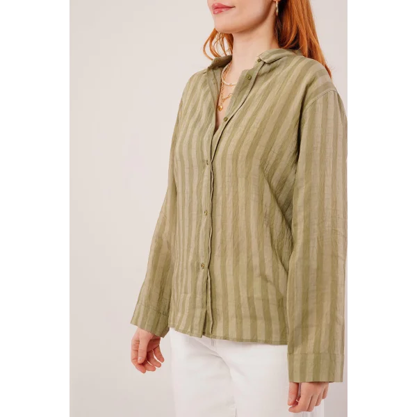 Düğmeli Ve Çizgi Detaylı Yeşil Gömlek