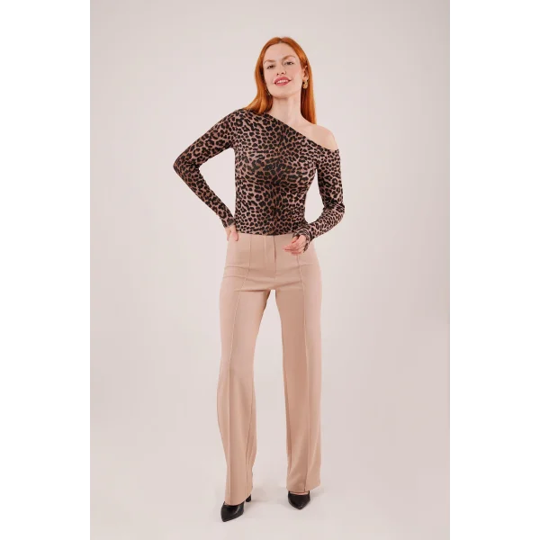 Düşük Omuz Detaylı eopar Desen Bluz