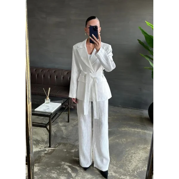 Ekru Beli Kuşaklı Ceket Ve Pantolon Parlak Takım