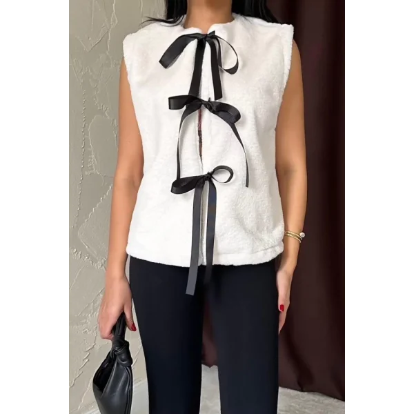 Ekru Fiyonklu Peluş Yelek