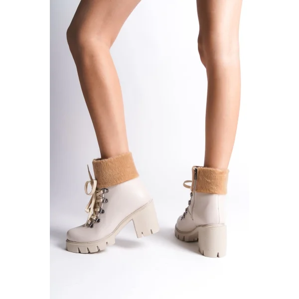 EMMA Bağcıklı Fermuarlı Ortopedik Taban Topuklu Kürk DetaylıKadın Bot CKT - Krem