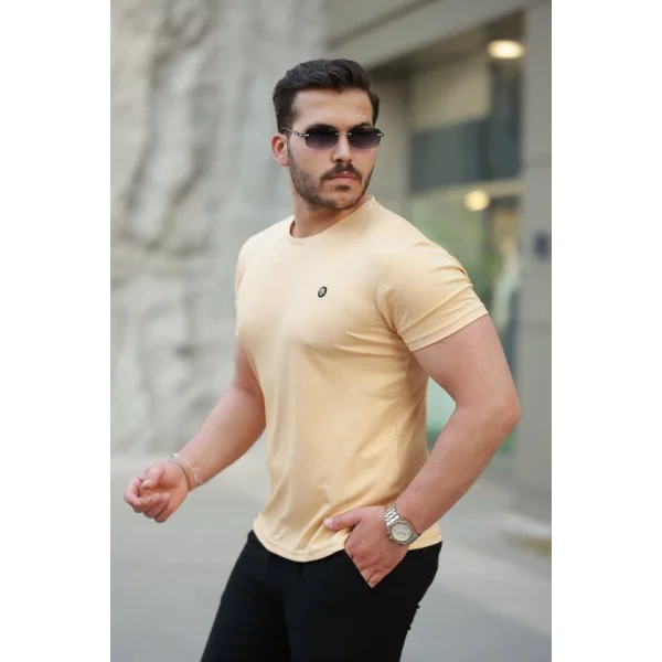 Erkek Bisiklet Yaka Arma Detaylı Basic Kısa Kollu Tişört